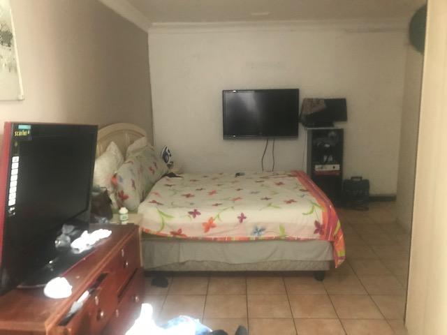 5 Bedroom Property for Sale in Pelikan Park Western Cape